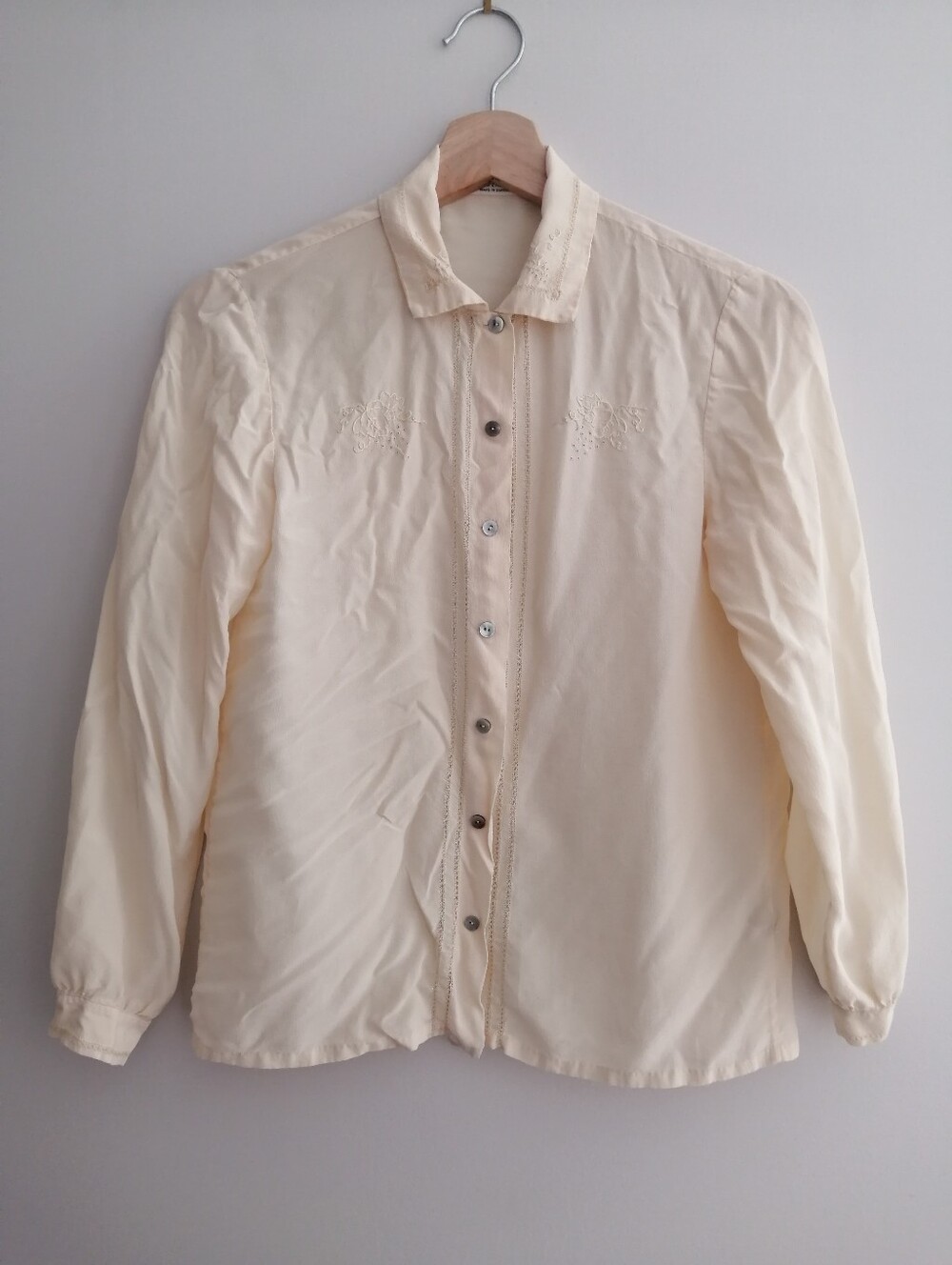 Vintage Peony Hand Embroidered Silk Blouse Butter Yellow Button Front Size XS